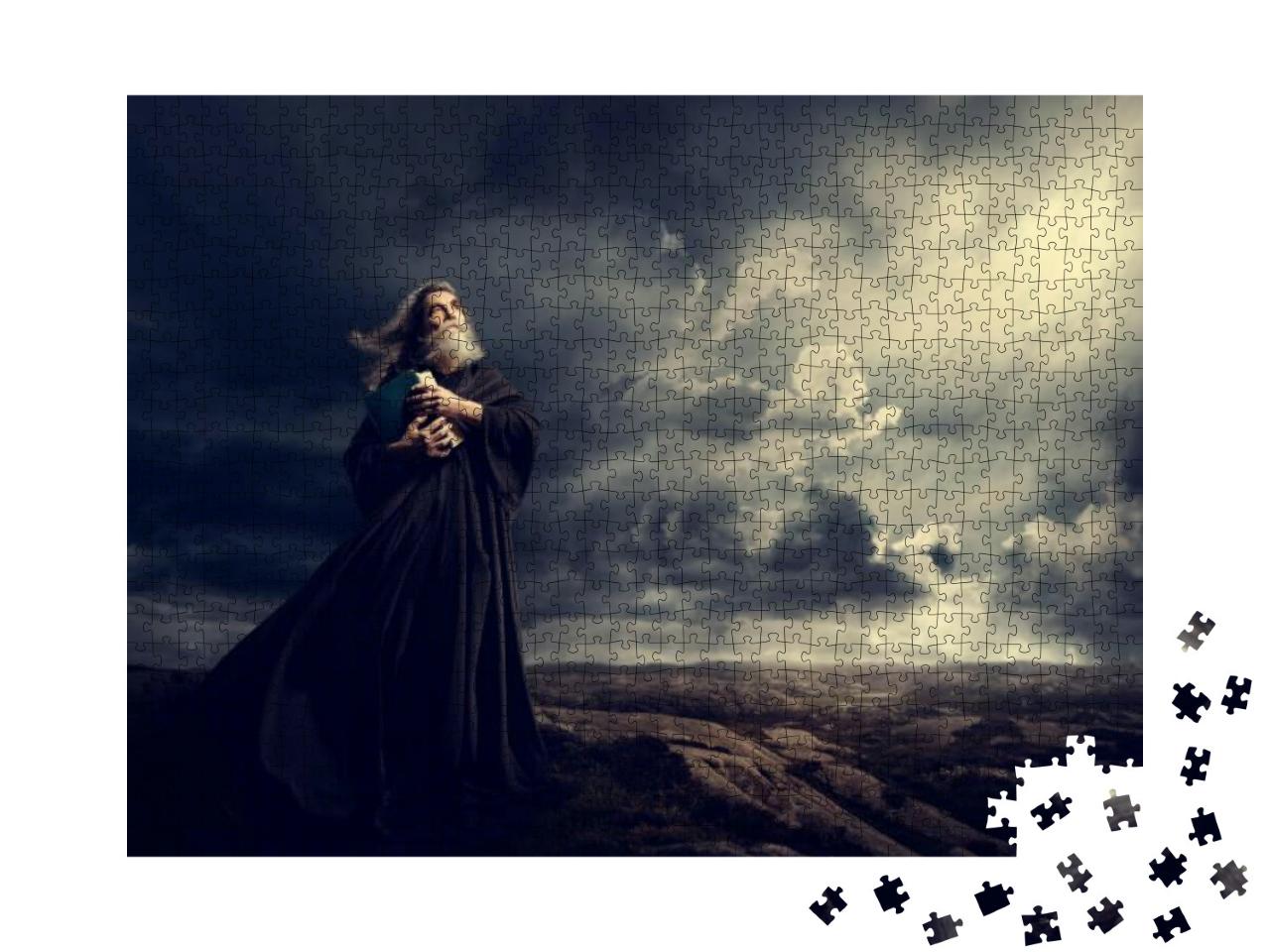 Puzzle 1000 Teile „Alter Priester in schwarzer Robe im Sturm“