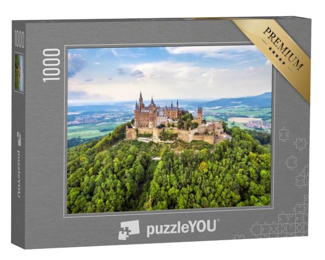 Puzzle 1000 Teile „Luftaufnahme der Burg Hohenzollern auf dem Berggipfel, nahe Stuttgart“