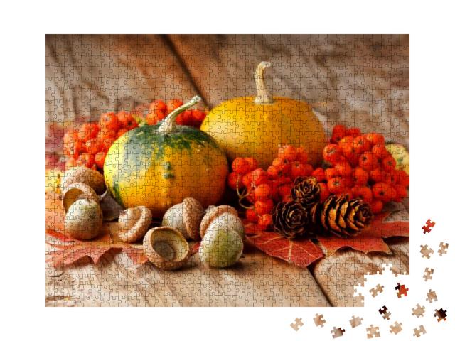 Puzzle 1000 Teile „Geerntete Kürbisse mit Herbstlaub und Nüssen“