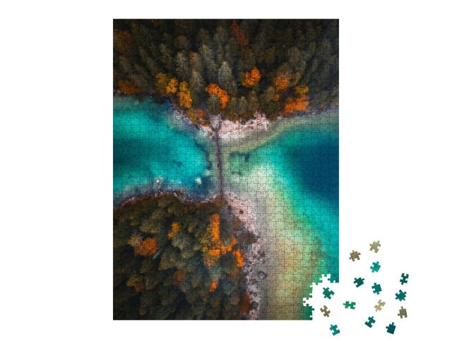 Puzzle 1000 Teile „Ein Luftbild von einer Brücke über den Eibsee in Bayern, Deutschland“