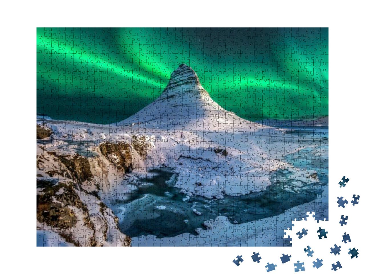 Puzzle 1000 Teile „Nordlichter erscheinen über dem Berg Kirkjufell in Island“