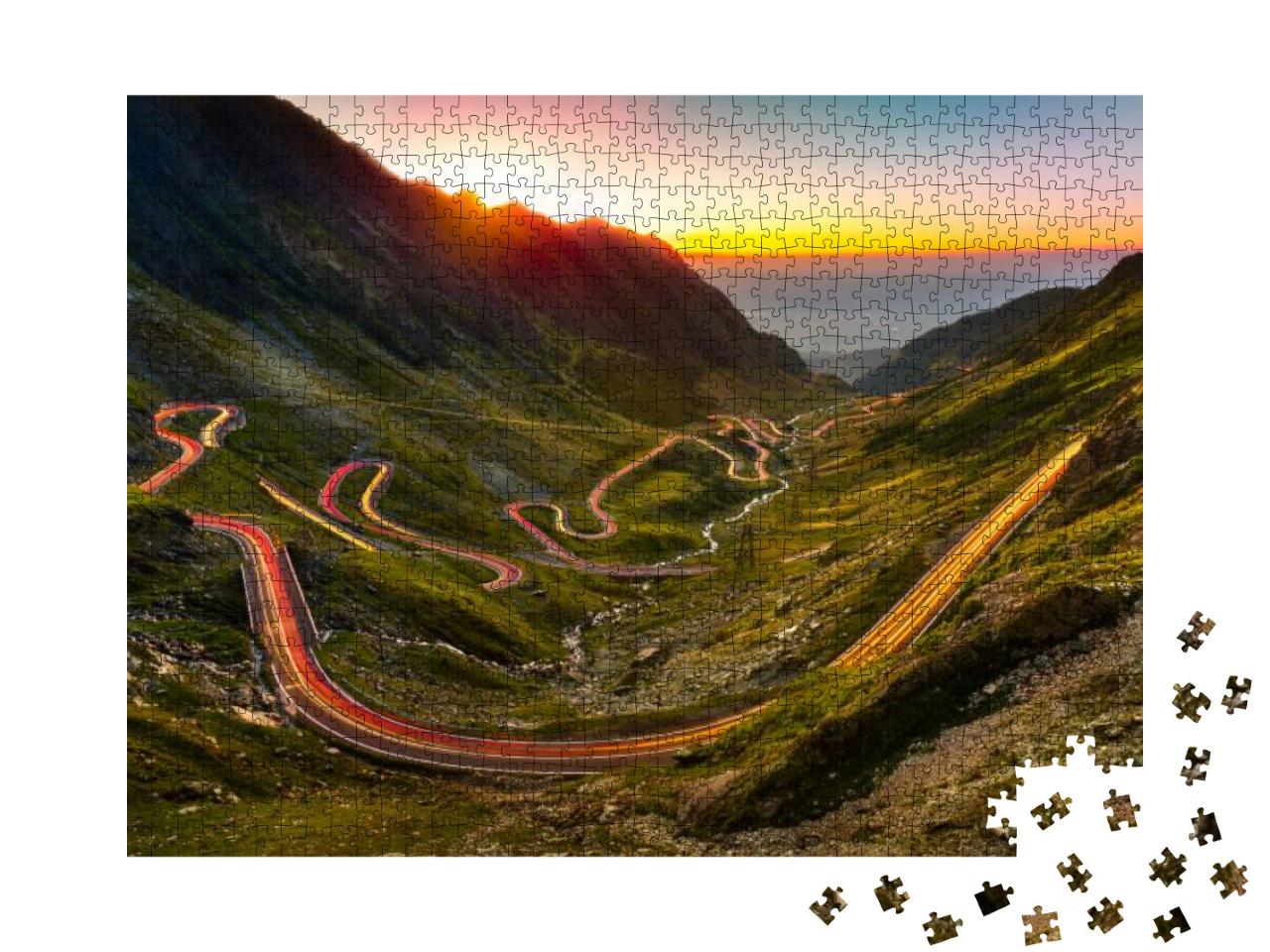 Puzzle 1000 Teile „Der Transfagarasan-Pass bei Sonnenuntergang in Rumänien“