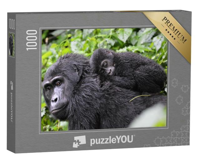 Puzzle 1000 Teile „Gorillababy liegt auf dem Rücken der Mutter im Bwindi Impenetrable Forest“