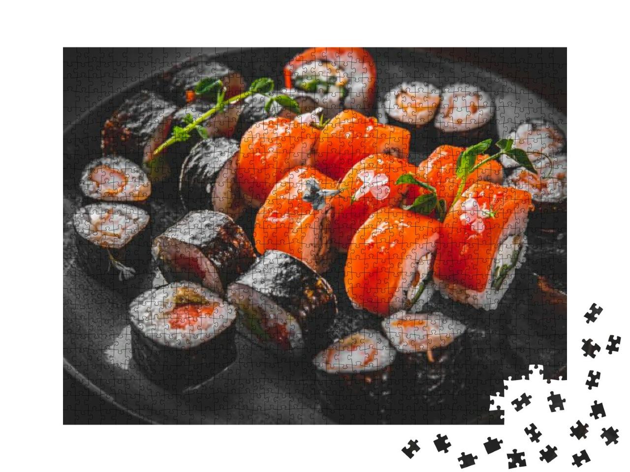 Puzzle 1000 Teile „Set von Sushi-Rolle mit Lachs, Avocado, Frischkäse, Gurke, Reis, Thunfisch“