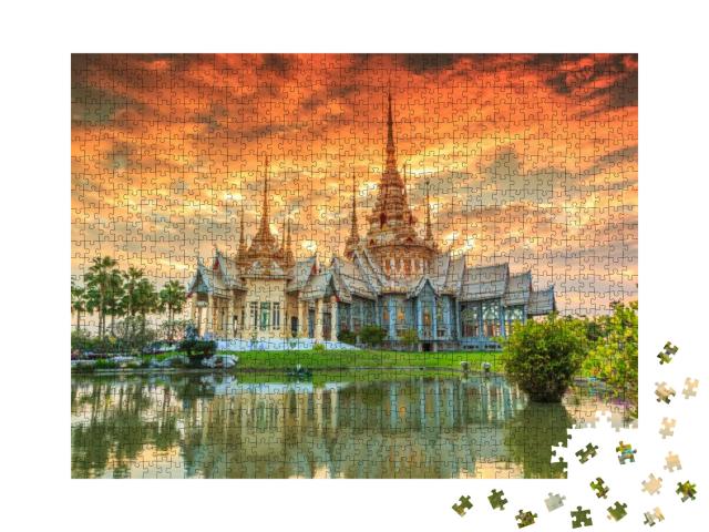 Puzzle 1000 Teile „Sonnenuntergang am Tempel Wat thai, Thailand“