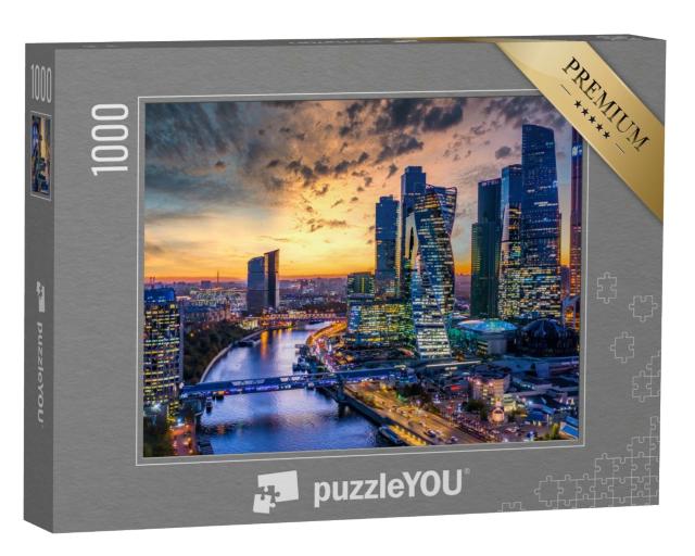 Puzzle 1000 Teile „Skyline von Moskau mit Wolkenkratzern und Fluss, Herbst“