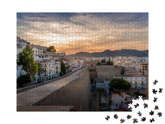Puzzle 1000 Teile „Dalt Vila und die Burg Almudaina in der Altstadt von Ibiza“