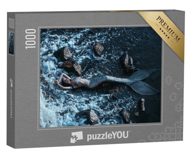 Puzzle 1000 Teile „Silberne Meerjungfrau beim Träumen am Ufer“