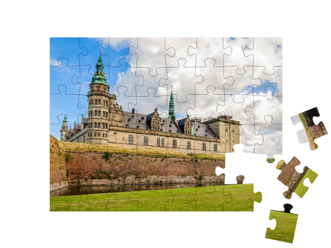 Puzzle 48 Teile „Panoramablick auf die Ziegelmauer um Schloss Kronborg in Helsingor “