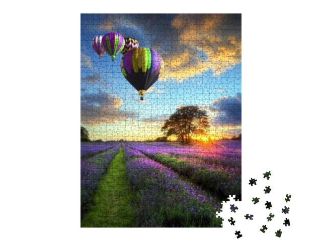 Puzzle 1000 Teile „Heißluftballons über einem Lavendelfeld im Abendlicht“
