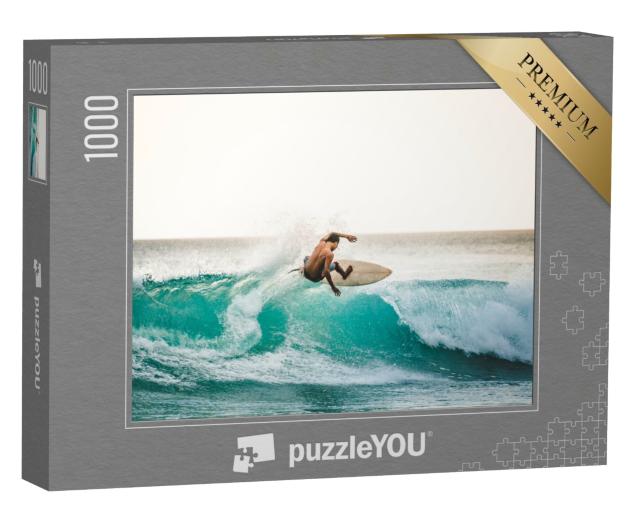 Puzzle 1000 Teile „Professioneller Surfer in Bali, Indonesien“