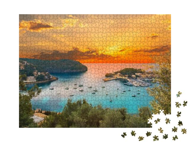 Puzzle 1000 Teile „Blick auf den berühmten Hafen von Soller, Sonnenuntergang auf Mallorca“