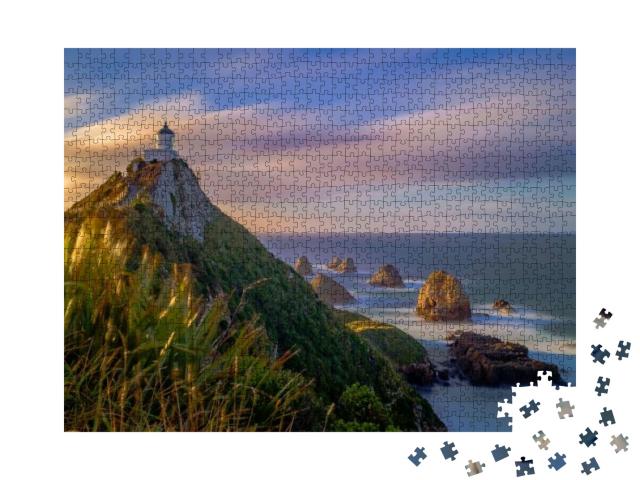 Puzzle 1000 Teile „Wolken über dem Leuchtturm am Nugget Point, Herbst in Neuseeland“
