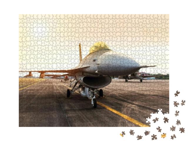 Puzzle 1000 Teile „Militärjet, geparkt im Sonnenuntergang“