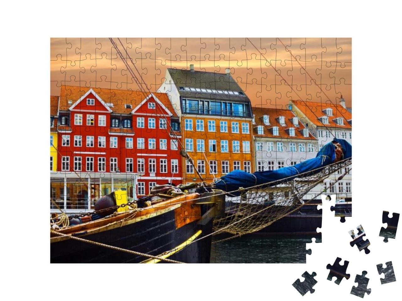Puzzle 200 Teile „Yachten und farbige Häuser an der Strandpromenade in Nyhavn“
