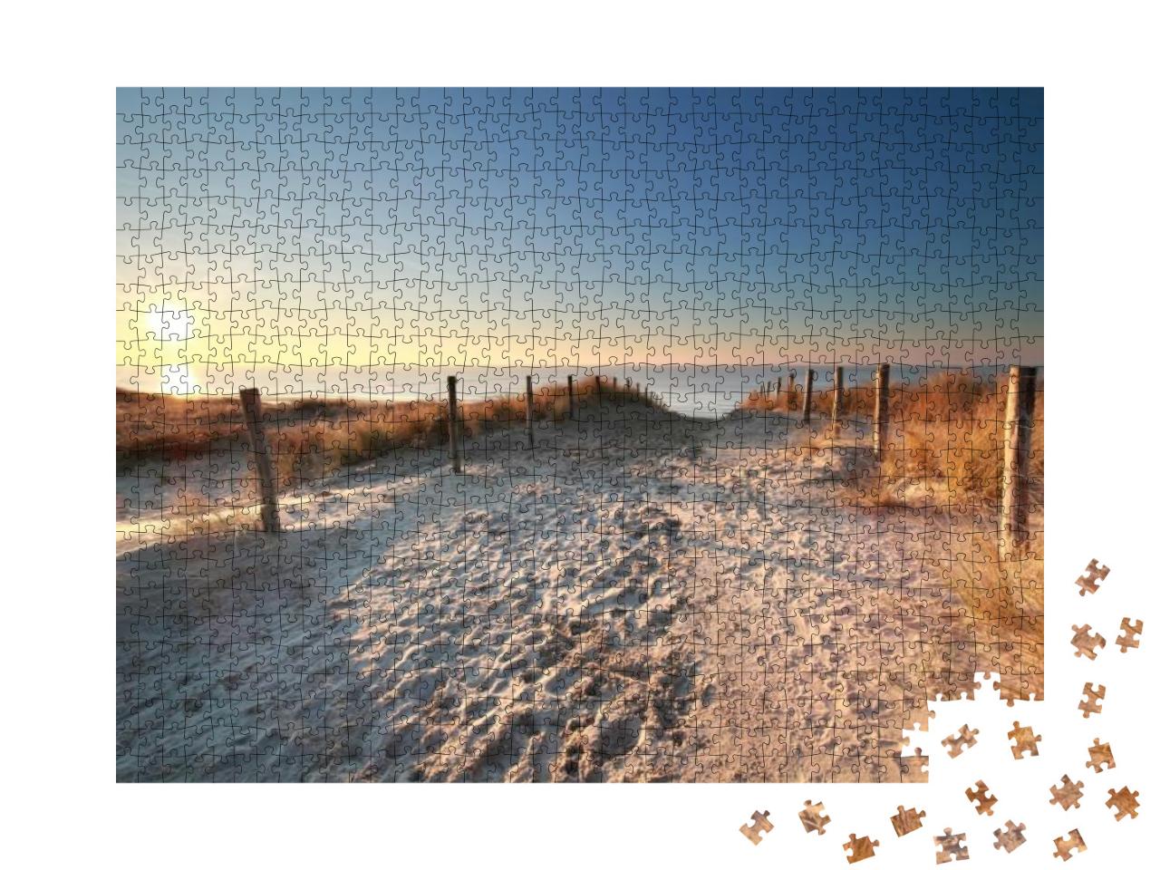 Puzzle 1000 Teile „Sonnenlicht über einem Sandweg zum Nordseestrand, Holland“