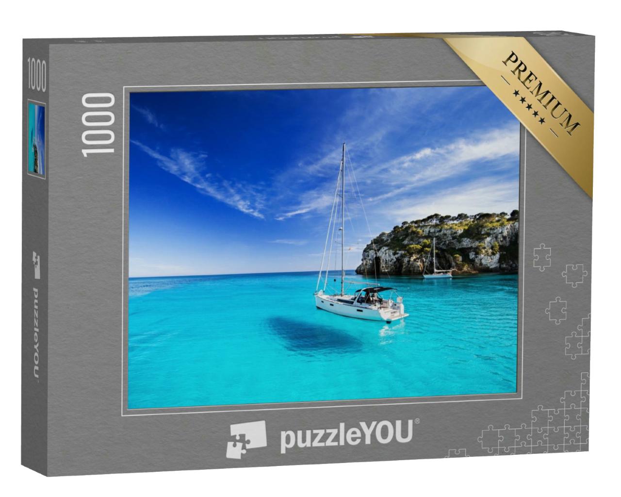 Puzzle 1000 Teile „Türkisfarbene Bucht mit Segelbooten, Insel Menorca, Spanien“