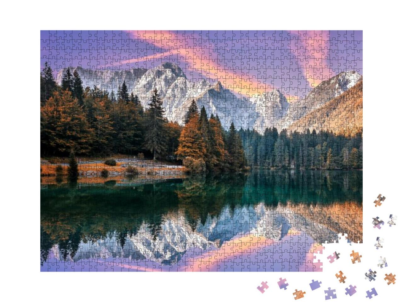 Puzzle 1000 Teile „Sonnenaufgang im Herbst am Fusine-See vor dem Mangart“