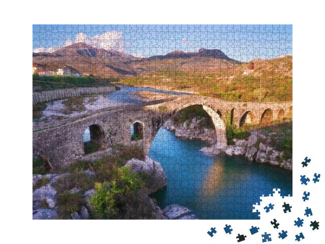 Puzzle 1000 Teile „Die alte Mes-Brücke in Shkoder, Albanien“
