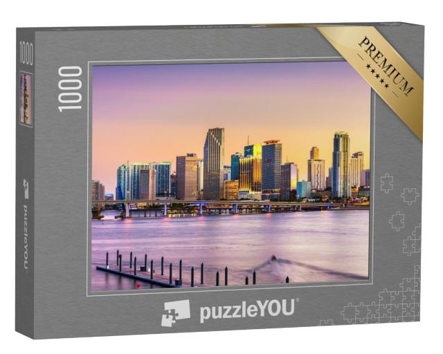 Puzzle 1000 Teile „Skyline von Miami an der Bisayne Bay in der Abenddämmerung, Florida“