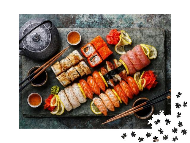 Puzzle 1000 Teile „Sushi-Set Nigiri und Sushi-Rollen mit Tee“
