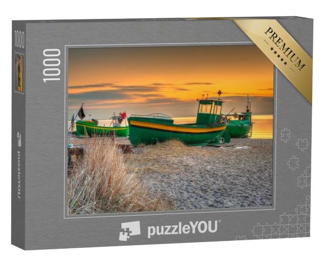 Puzzle 1000 Teile „Fischerboote am Ostseestrand bei Sonnenaufgang, Gdynia Orlowo, Polen“