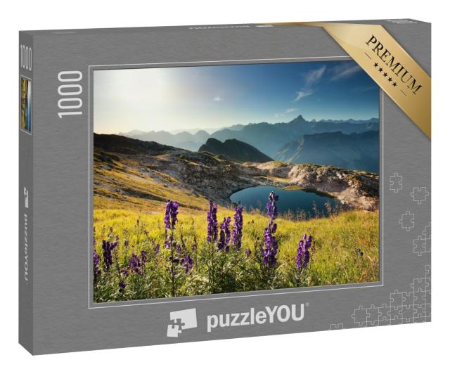 Puzzle 1000 Teile „Wildblumen auf einem Berg bei einem Alpensee im Allgäu“