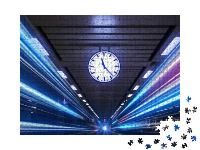 Puzzle 1000 Teile „Bahnhofsuhr und blau-violettes Licht“