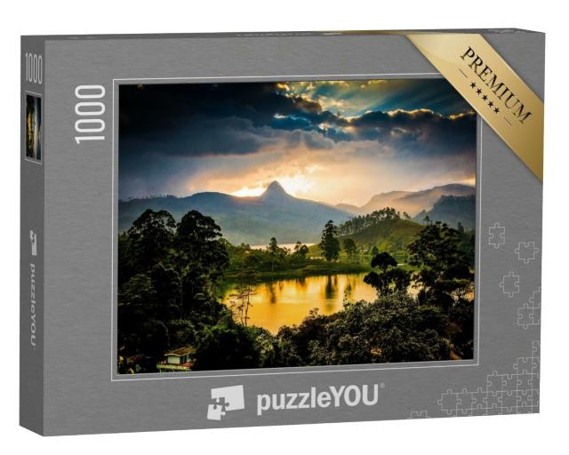 Puzzle 1000 Teile „Teeplantagen vor dem Sri Pada bei Sonnenuntergang“