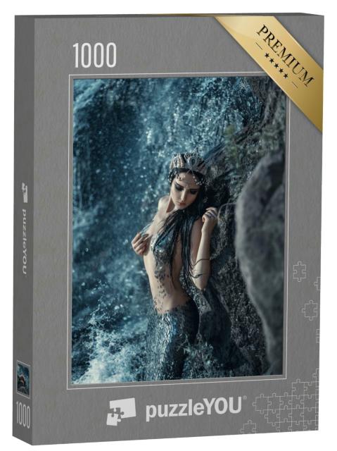 Puzzle 1000 Teile „Gekrönte Meerjungfrau am felsigen Ufer des Ozeans“