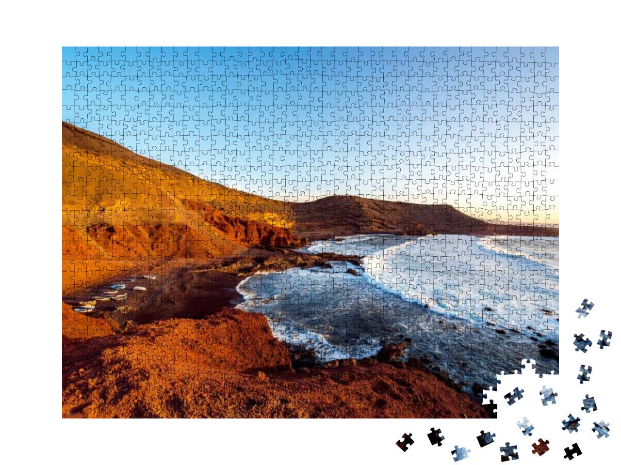Puzzle 1000 Teile „Bucht El Golfo mit Fischerbooten bei Sonnenuntergang, Lanzarote, Spanien“