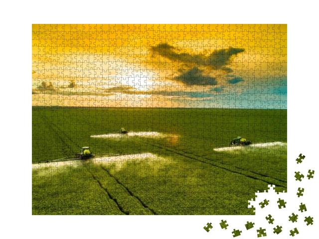 Puzzle 1000 Teile „Landwirtschaftliche Maschinen bei der Arbeit im Sonnenuntergang“
