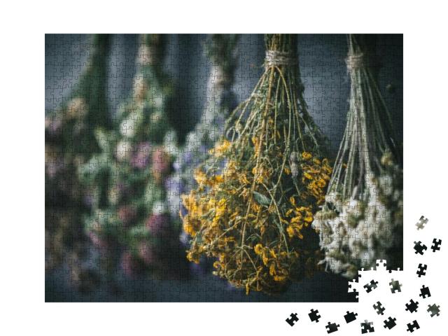 Puzzle 1000 Teile „Hängende Sträuße von getrockneten Heilkräutern und Blumen“