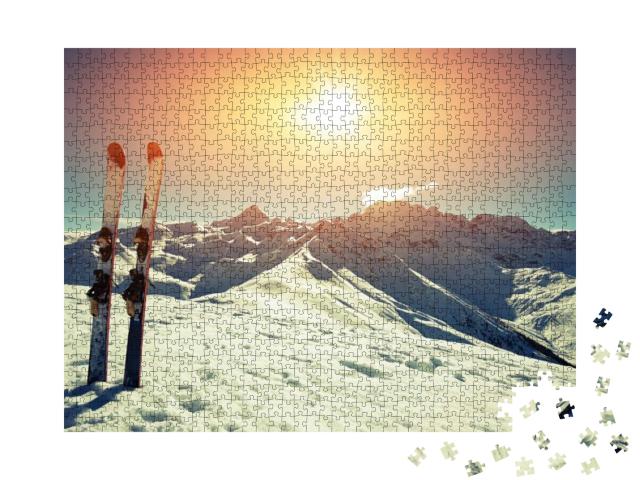 Puzzle 1000 Teile „Skier im Schnee in den Bergen“