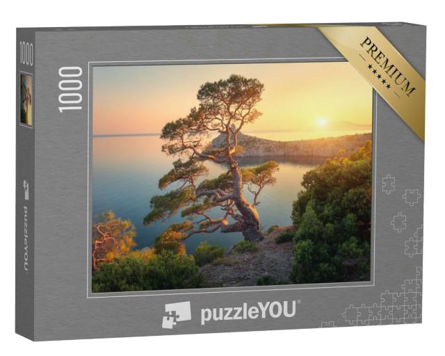 Puzzle 1000 Teile „Baum auf einem Berg am Meer bei Sonnenuntergang“