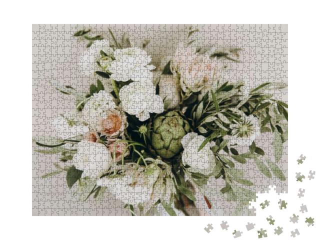 Puzzle 1000 Teile „Hochzeitsstrauß aus Blumen und Grün mit weißem Band“