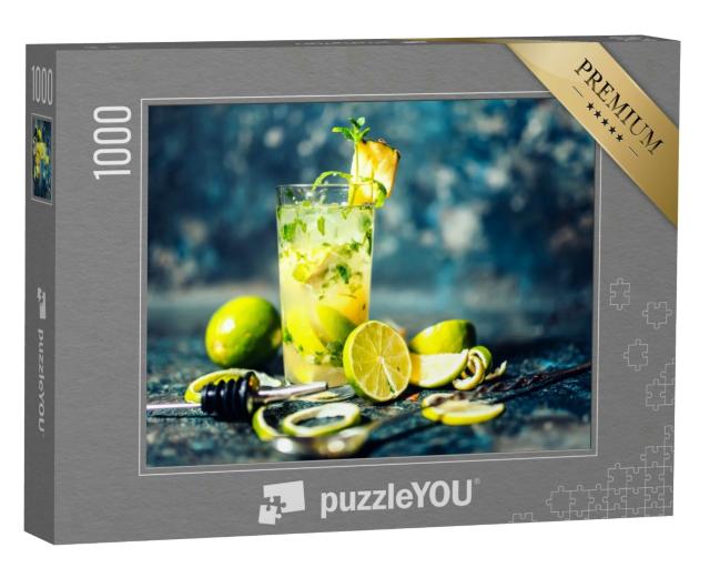 Puzzle 1000 Teile „Gin-Limetten-Cocktail mit Ananas und Eis vom Barkeeper kalt serviert“
