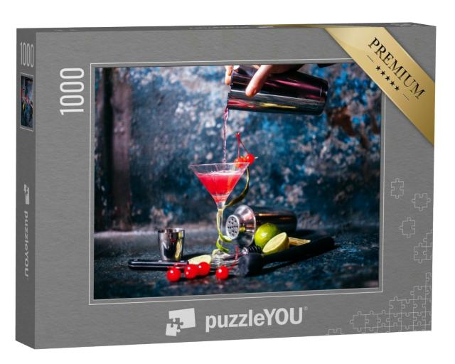Puzzle 1000 Teile „Barkeeper, der einen roten Cocktail in einem Martinikurs zubereitet“