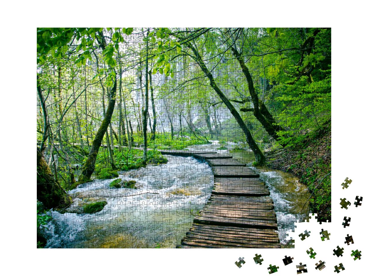 Puzzle 1000 Teile „Holzpfad und Wasserfall im Plitvice-Nationalpark, Kroatien“