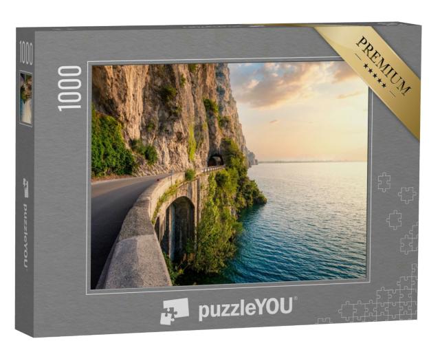 Puzzle 1000 Teile „Die Küstenstraße am Gardasee bei Limone del Garda, Italien“