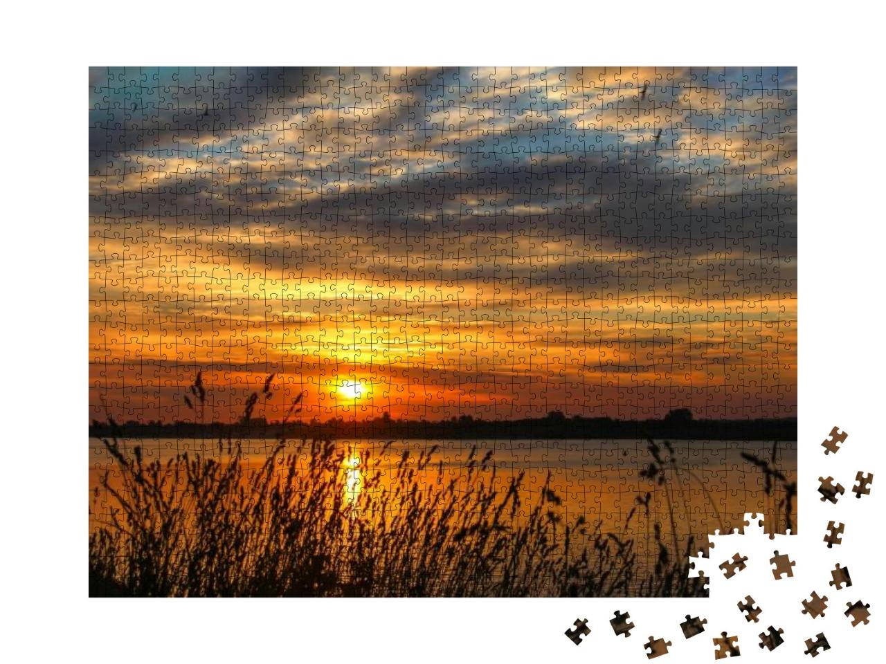 Puzzle 1000 Teile „Sonnenuntergang über einem ruhigen Fluss“
