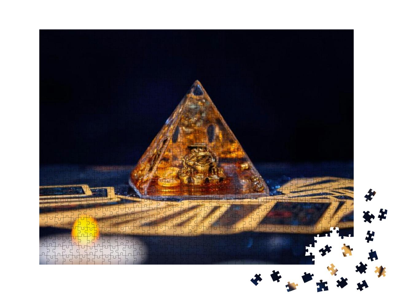 Puzzle 1000 Teile „Glaspyramide mit einem goldenen Frosch“