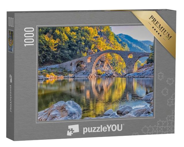 Puzzle 1000 Teile „Alte Steinbrücke bei Ardino im Herbst, Bulgarien“