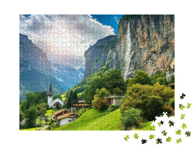 Puzzle 1000 Teile „Malerisches Alpendorf mit dem Staubbach-Wasserfall, Lauterbrunnen, Schweiz“