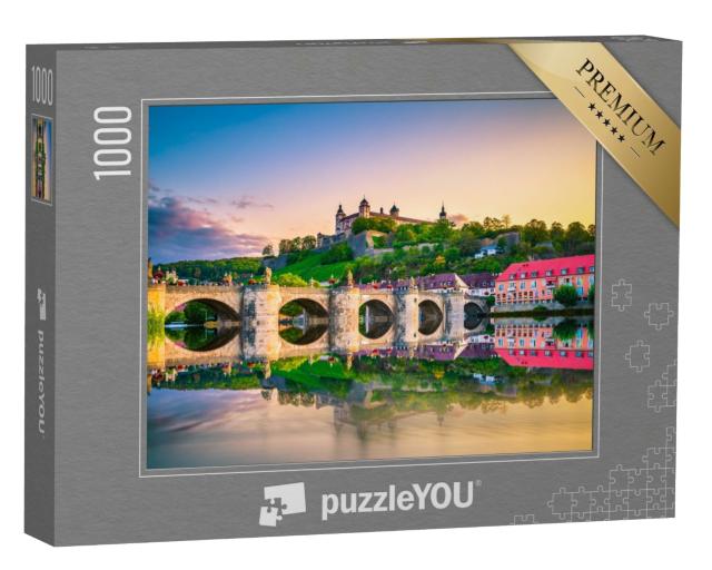 Puzzle 1000 Teile „Festung Marienberg und die alte Brücke im Sonnenuntergang, Würzburg“