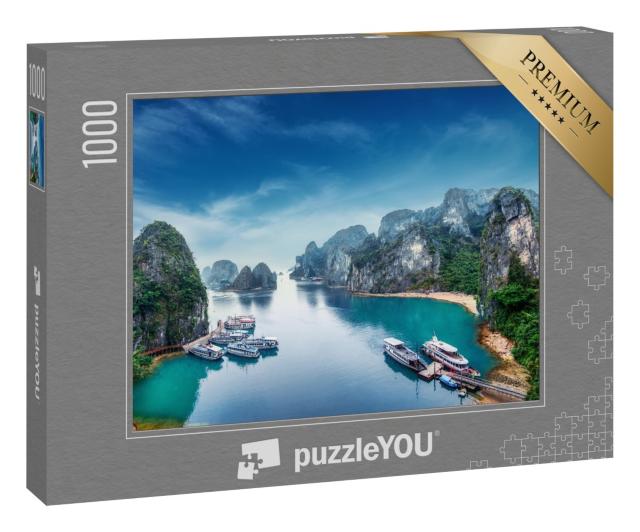 Puzzle 1000 Teile „Touristische Dschunken schwimmen zwischen Kalksteinfelsen in der Ha Long Bay, Vietnam“