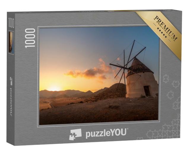 Puzzle 1000 Teile „Windmühle am Strand von Los Genoveses bei Sonnenuntergang, Spanien“