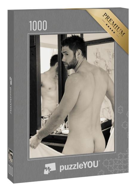 Puzzle 1000 Teile „Nackter Mann nach der Dusche im Hotelzimmer“