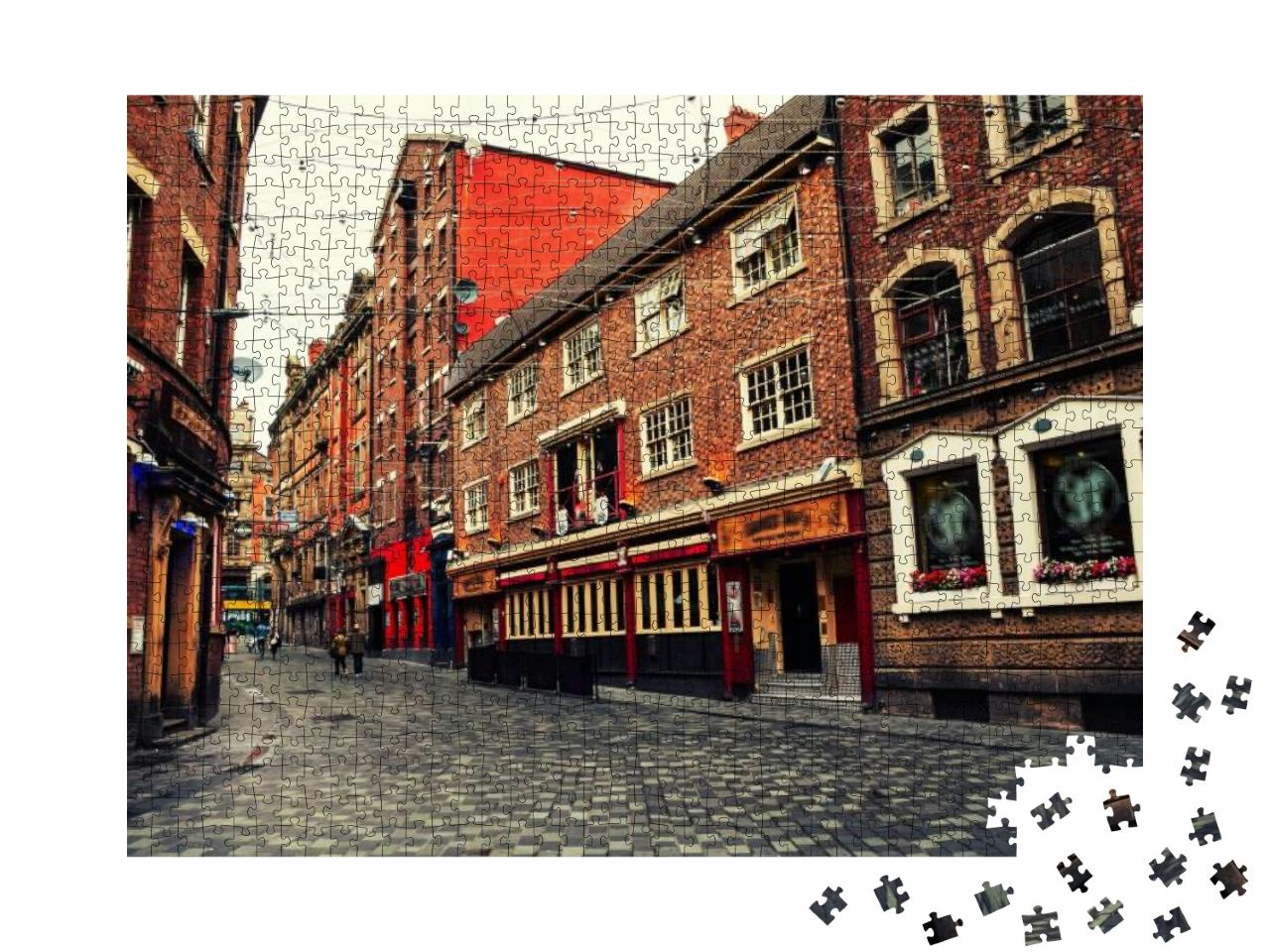 Puzzle 1000 Teile „Rote Backsteinhäuser: lebendiges Zentrum von Liverpool, England“