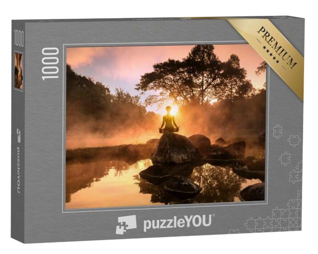 Puzzle 1000 Teile „Junge Frau meditiert am See“